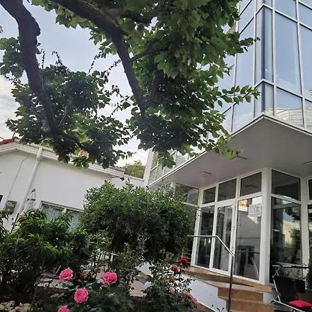 Fitness House With Garden Гостьовий будинок 4*