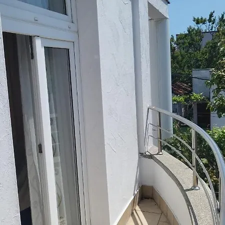 Fitness House With Garden *